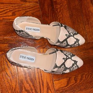 Steve Madden pointed flat